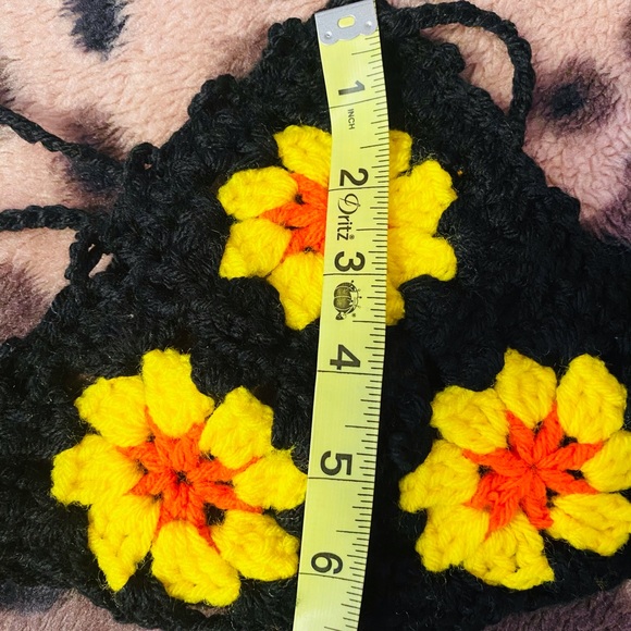 Crochet Granny Square Flower Black Yellow Handmade - Picture 6 of 6